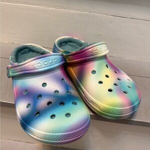 Women’s Tie Dye Fuzzy Crocs